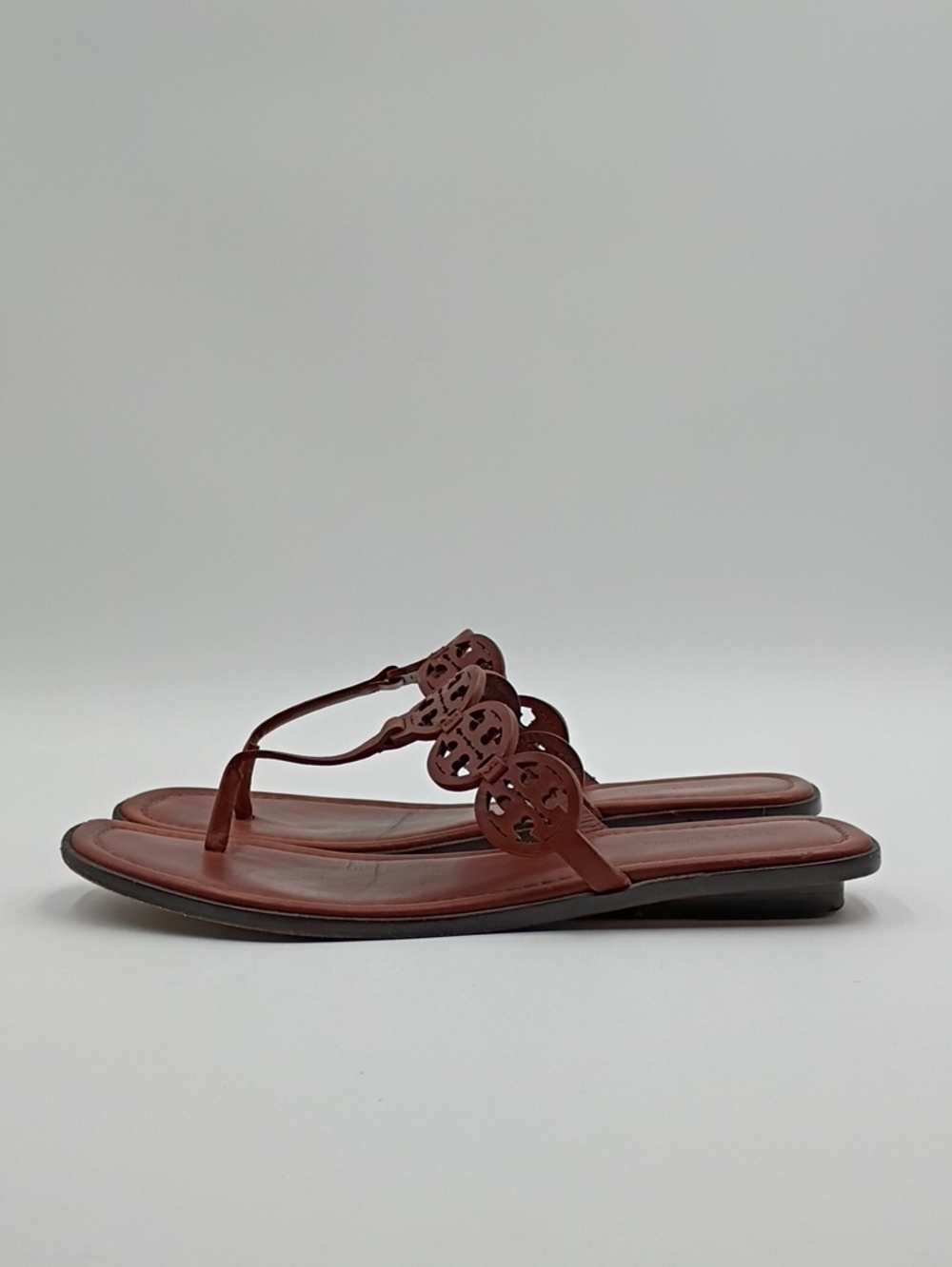 Tory Burch Tiny Miller Brown Leather Thong Sandals Logo Neutral 9 Burnt Cuoio